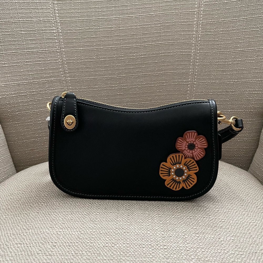 Coach Swinger 20 in Colour Black customized New